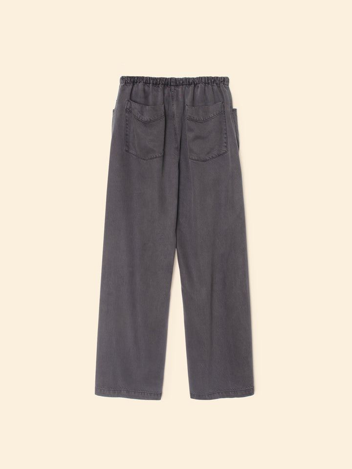 Joey Pant in Almost Black