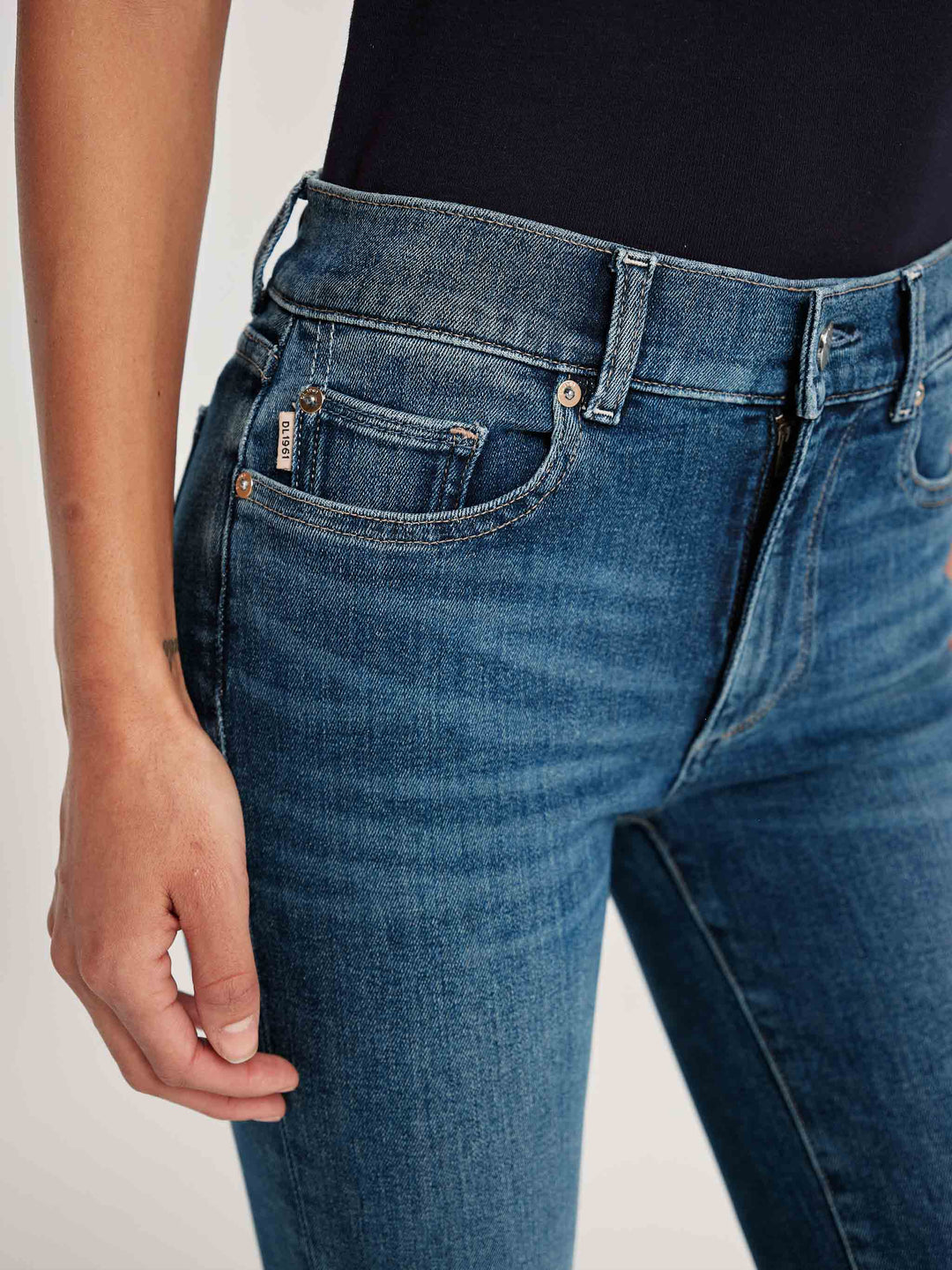 Mara Straight Mid Rise Jean in Chancery