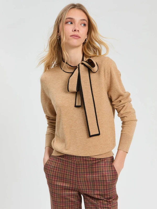 Lazo Jumper with Bow in Beige