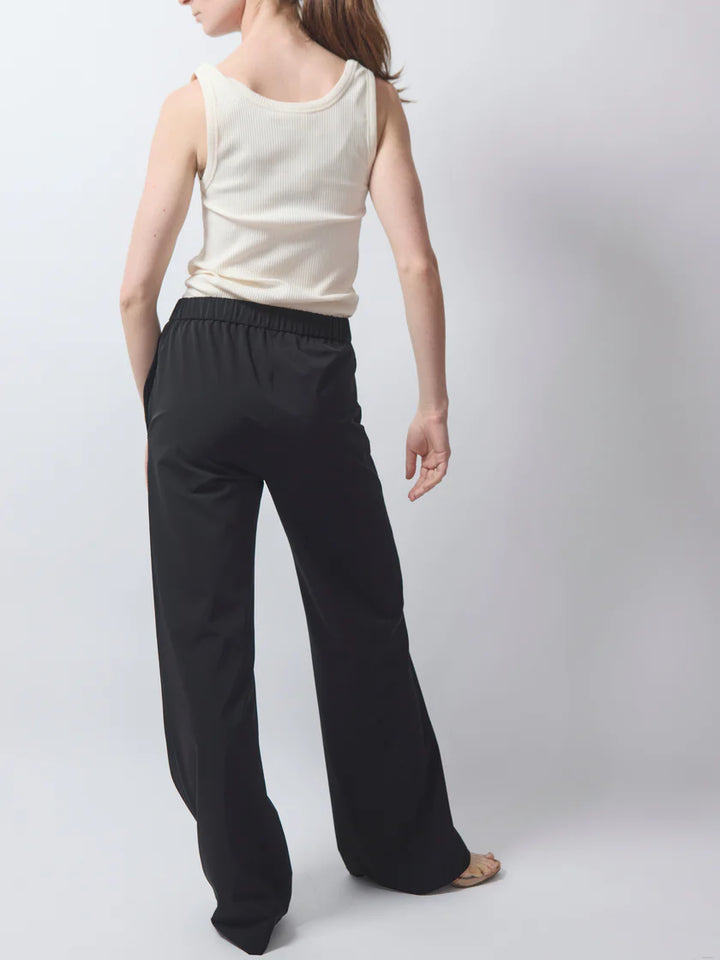Alma O Pant in Black