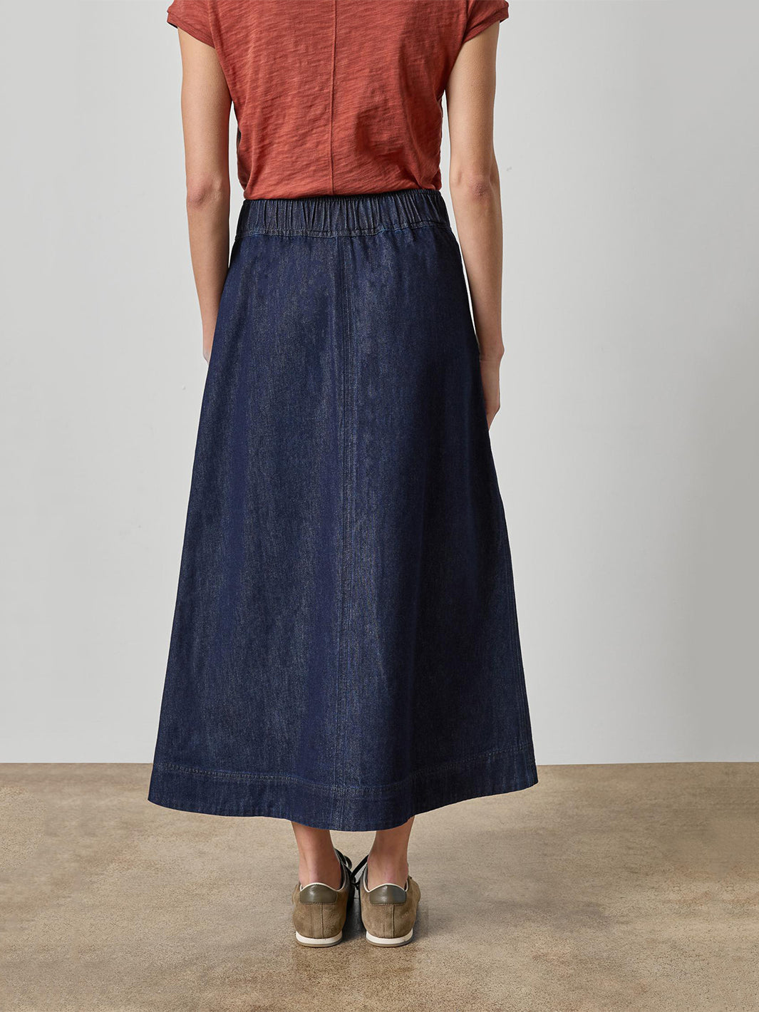 Belted Pocket Front Skirt in Dark Wash Blue