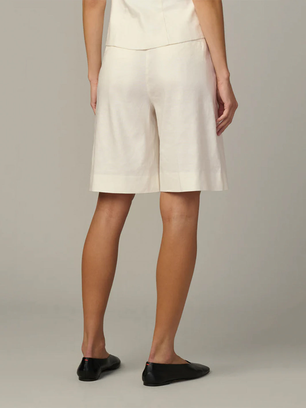 The Brody Bermuda Short in Ecru