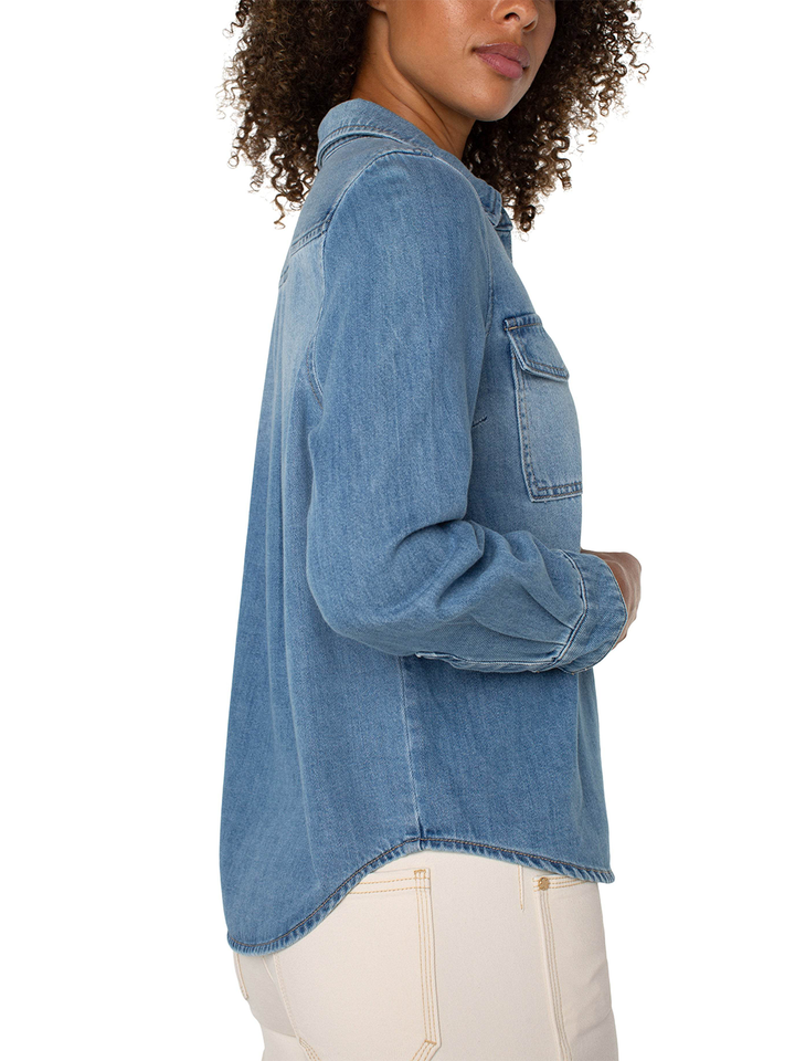 Button Down Shirt With Pockets in Laguna Nigel