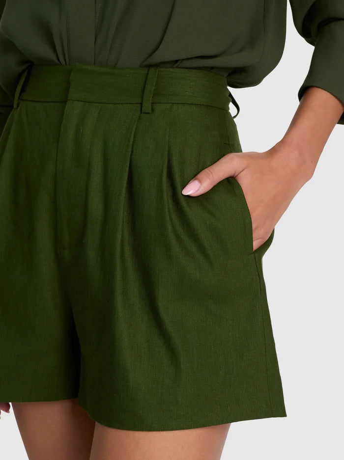 Conry Linen Short in Dark Fern
