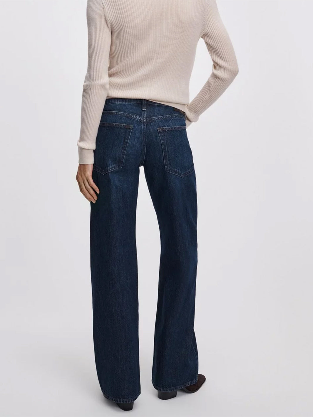 Cam Relaxed Striaght Jean in Sasha