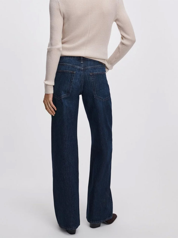 Cam Relaxed Striaght Jean in Sasha