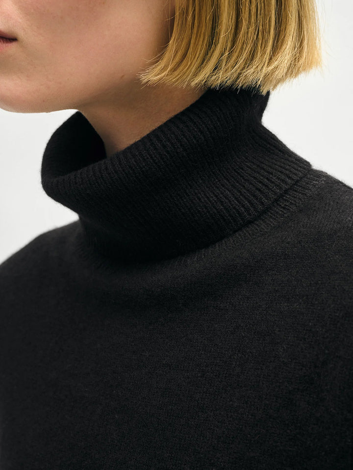 Cashmere Turtleneck in Black