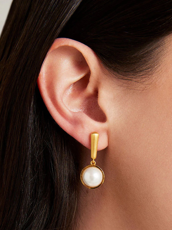 Catalina Droplet Earring in Pearl/Gold