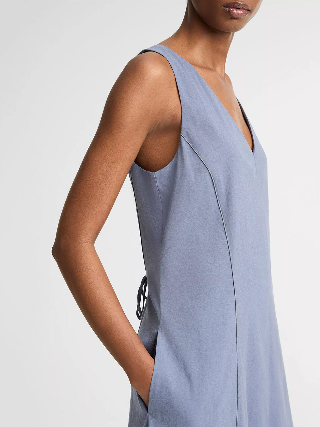 Linen-Blend V-Neck Dress in Azul