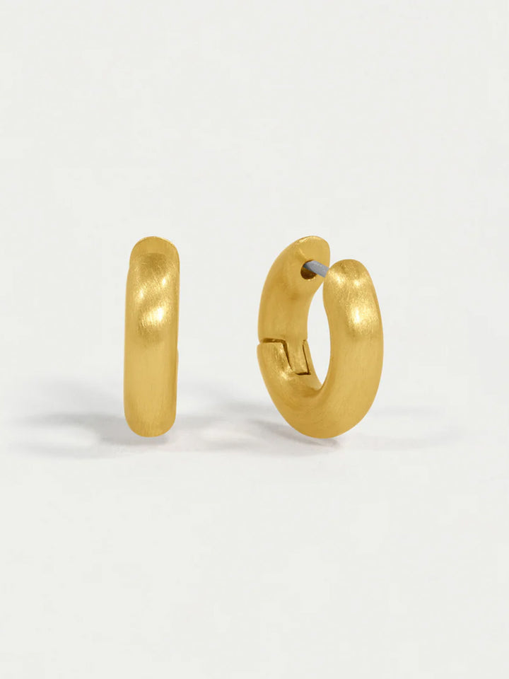 Dune Huggie Earrings in Gold