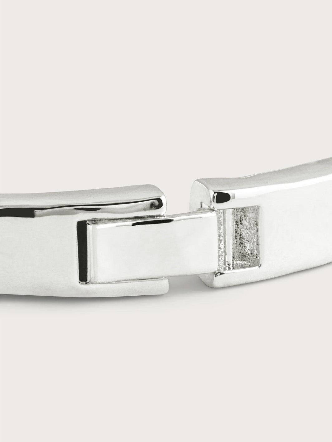 Farrier Medium Hinged Bangle in Silver