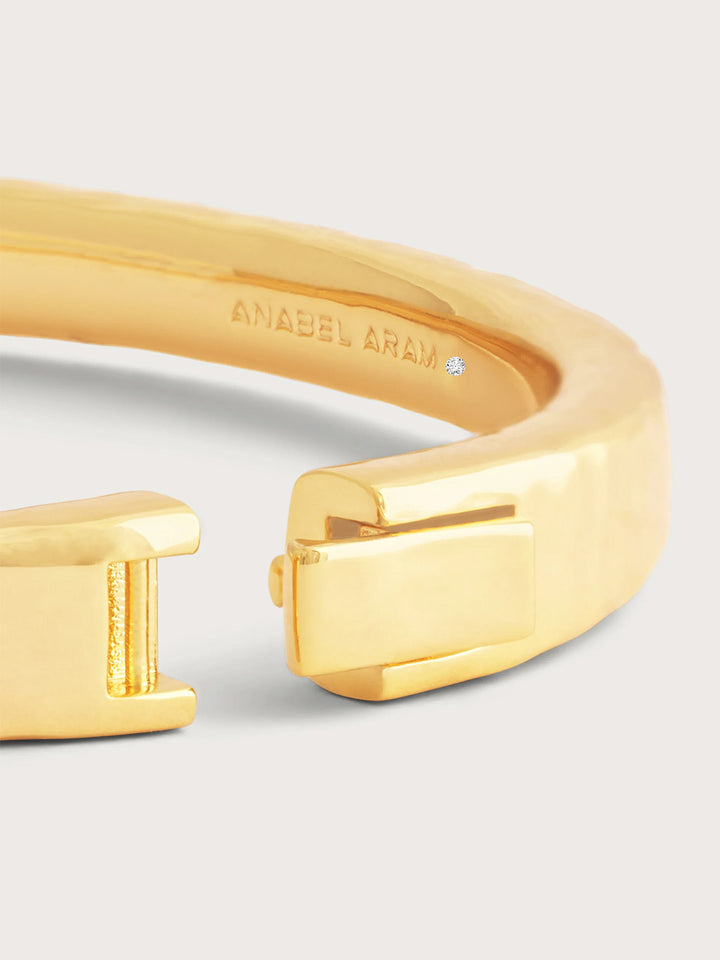 Farrier Medium Hinged Bangle in Gold