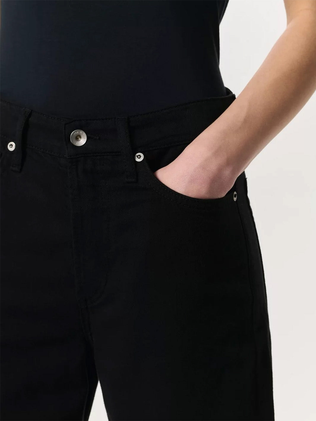 Featherweight Logan Wide Leg Jean in Black