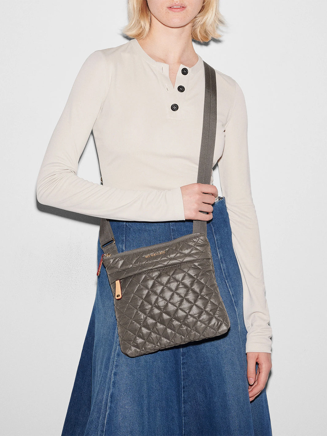 Metro Flat Crossbody in Magnet