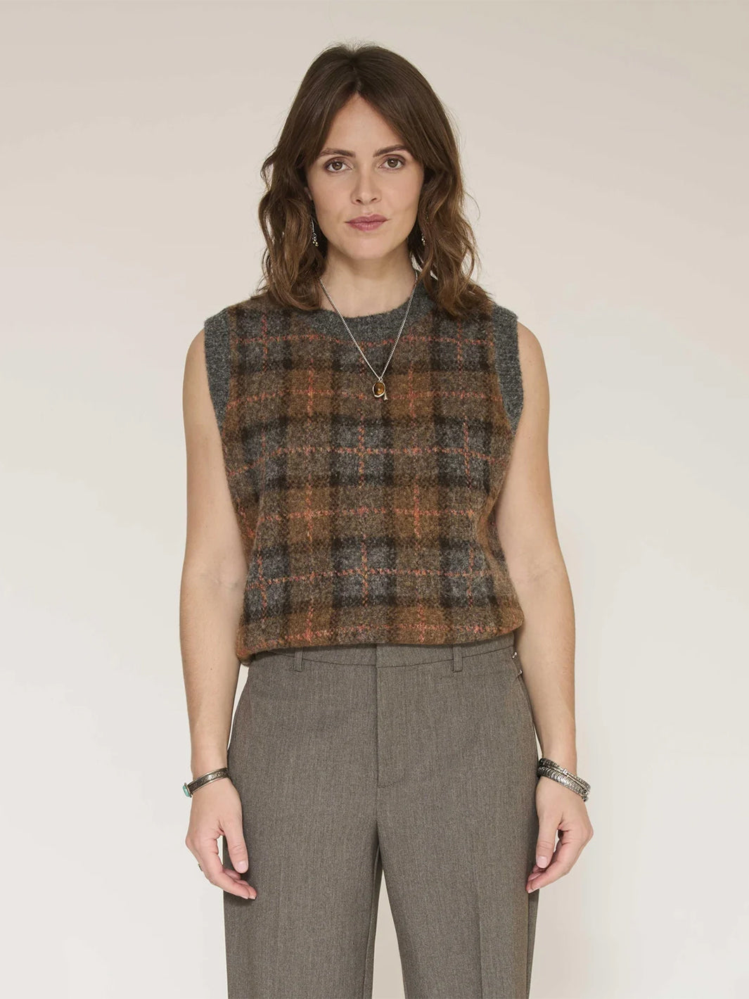 Katarkol Sleeveless Sweater in Check