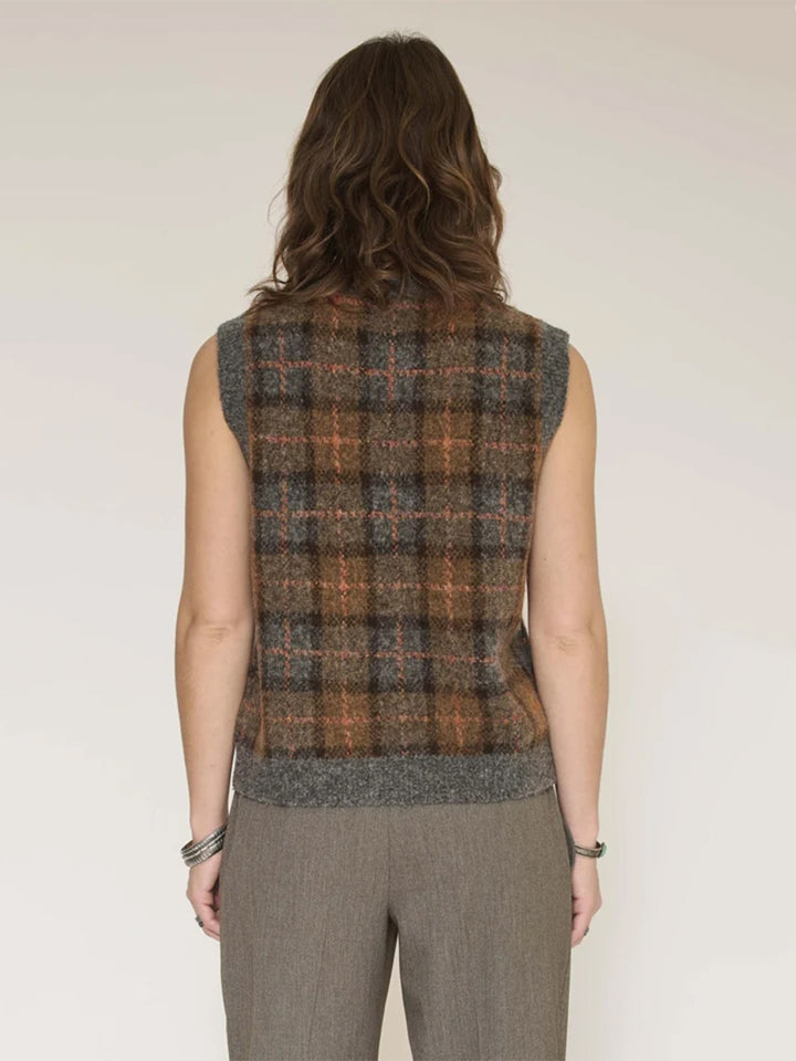 Katarkol Sleeveless Sweater in Check