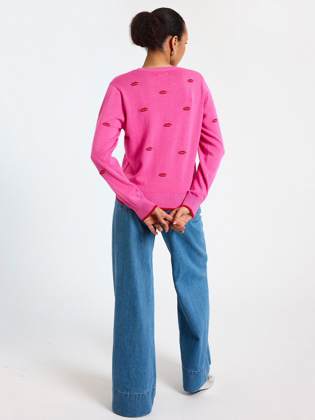 Leila Lips Crew in Bubble Gum