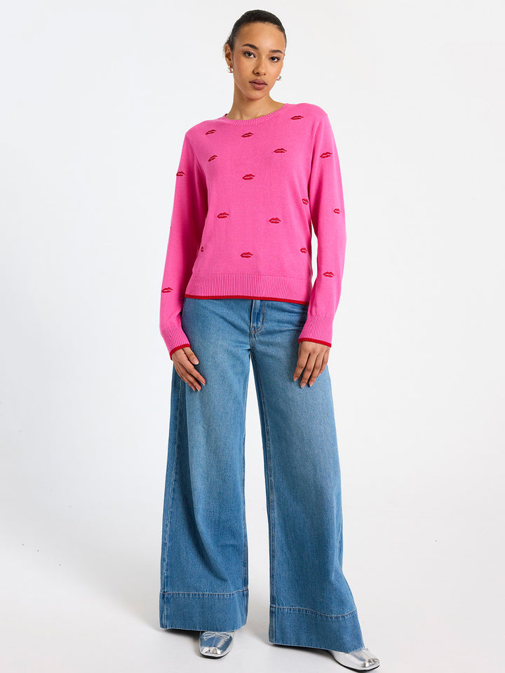Leila Lips Crew in Bubble Gum