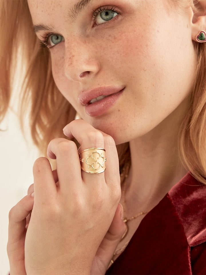 Love Cigar Ring in Gold