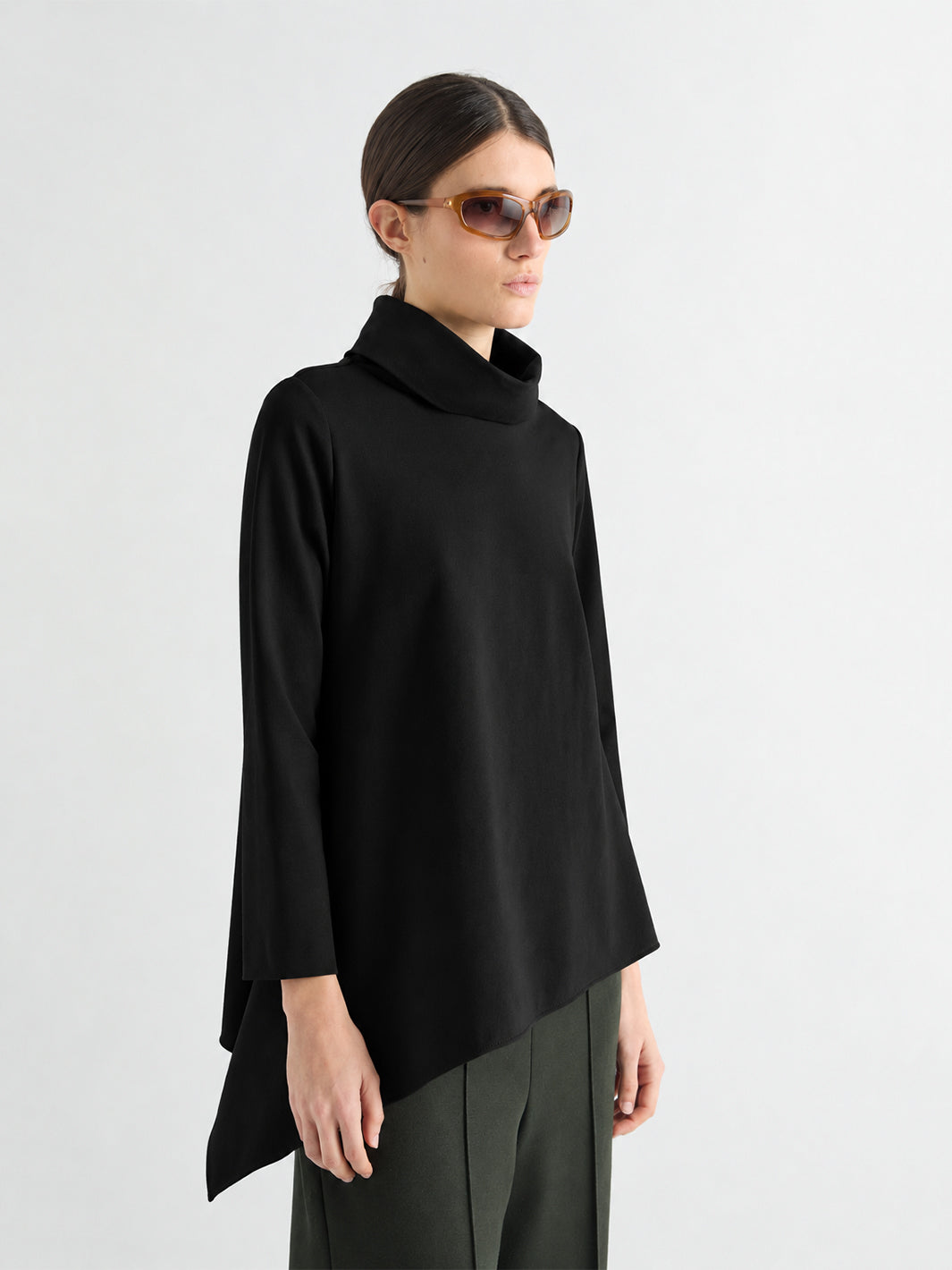 A-Symetrical Top in Nero