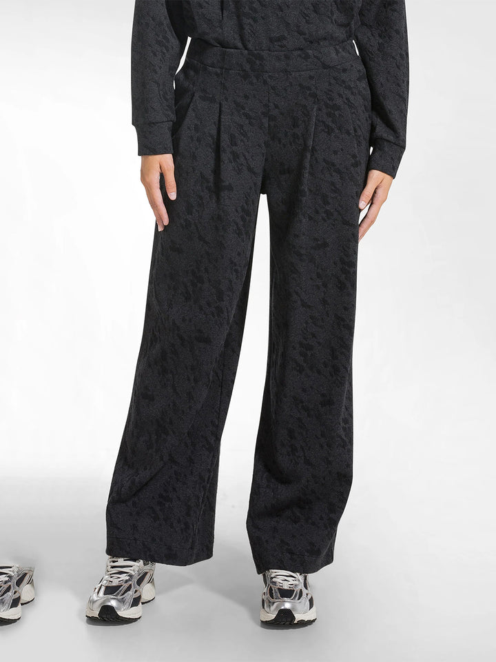 Pleated Trouser with Matalasse  Effect in Dark Grey