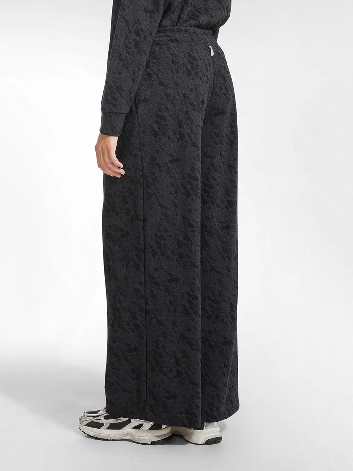 Pleated Trouser with Matalasse  Effect in Dark Grey