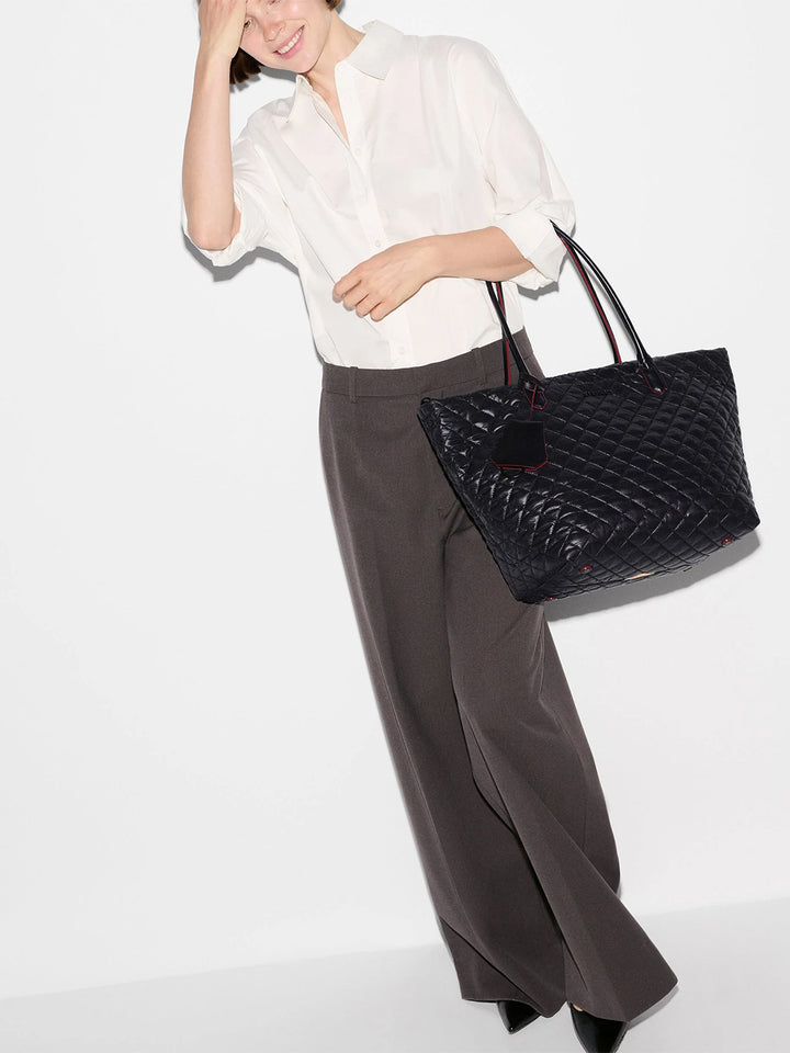 Medium Daily Tote in Black