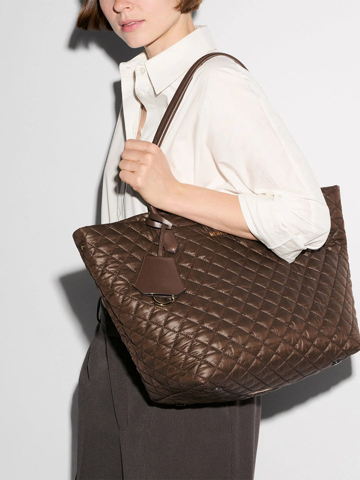 Medium Daily Tote in Walnut