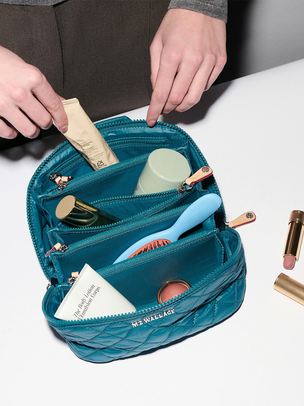 Metro Accordian Cosmetic in Pacific