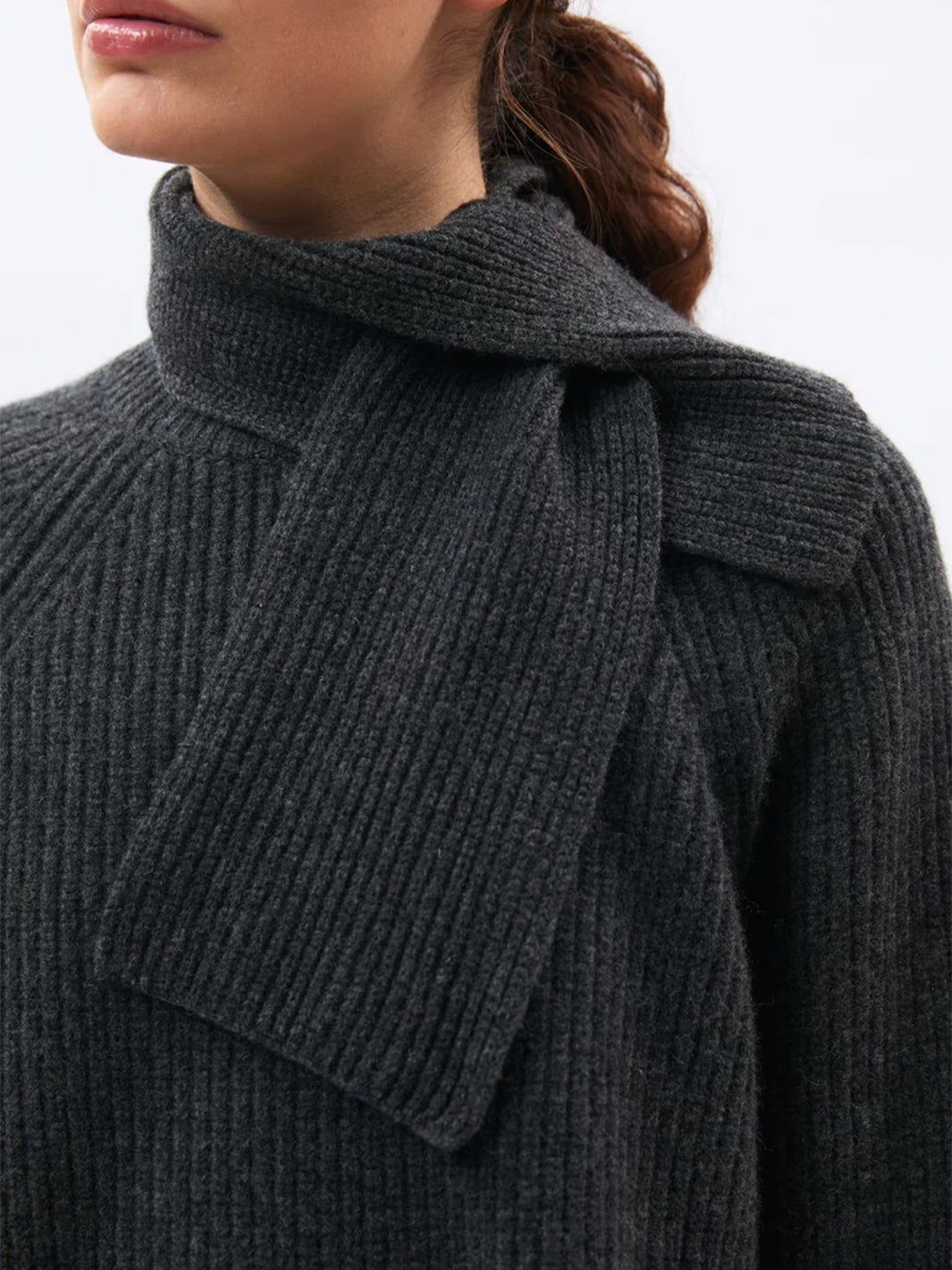 Minoa Sweater in Anthracite