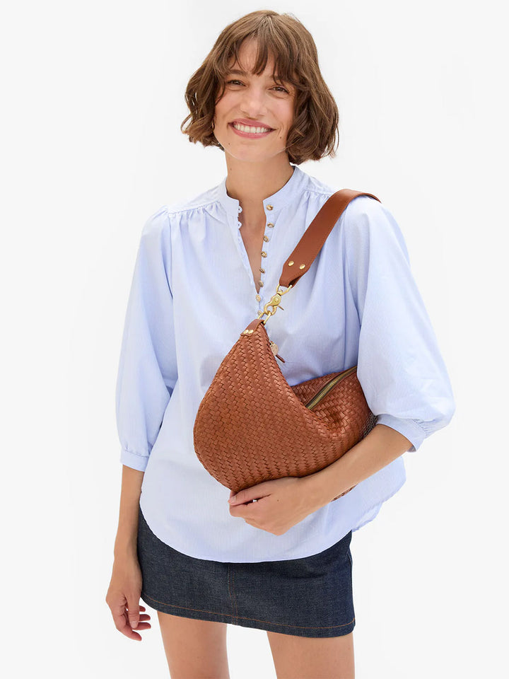 Moyen Messenger in Hazelnut