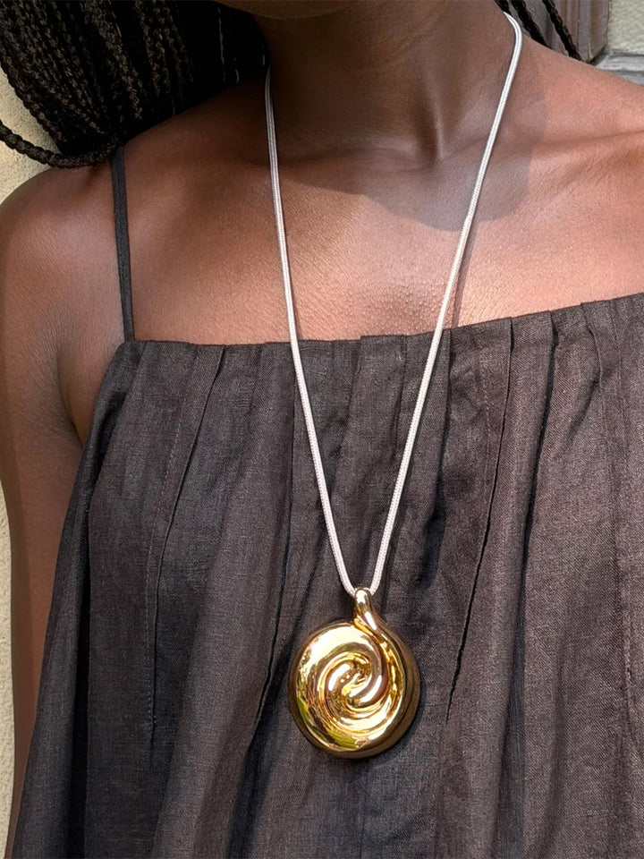 Nico Mirror Pendant Rope Necklace in Gold