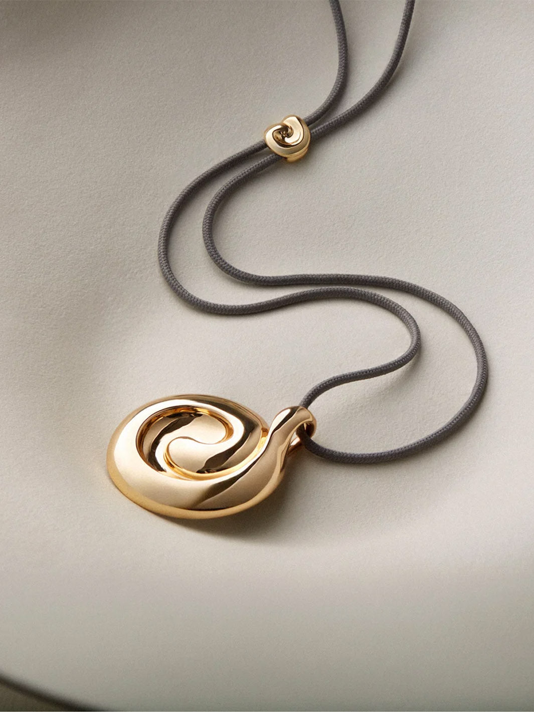 Nico Mirror Pendant Rope Necklace in Gold