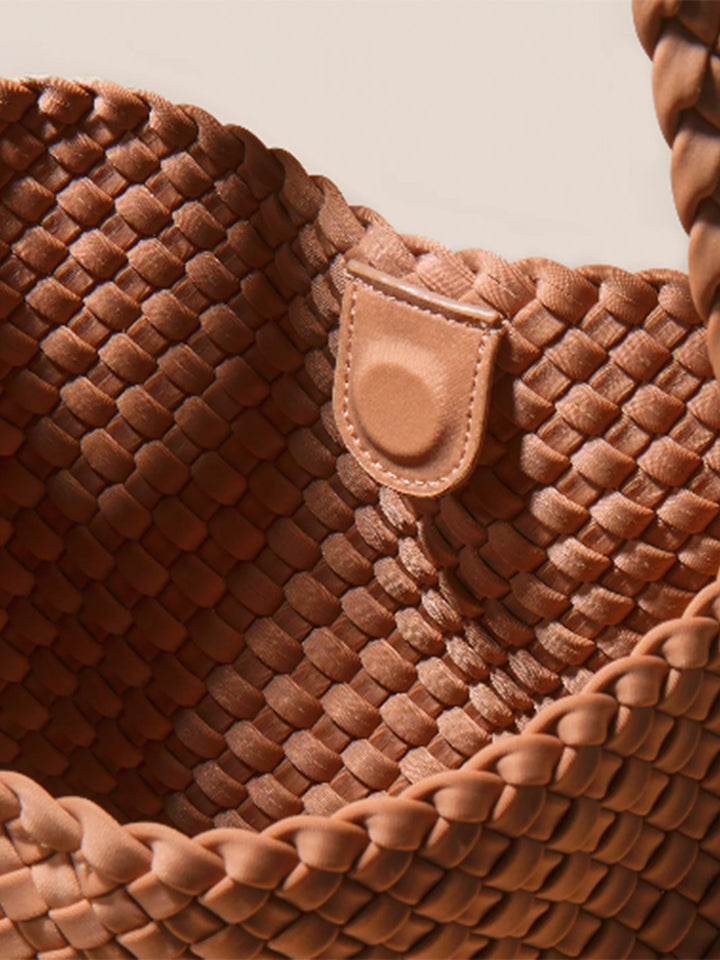 Nomad Medium Hobo in Cocoa