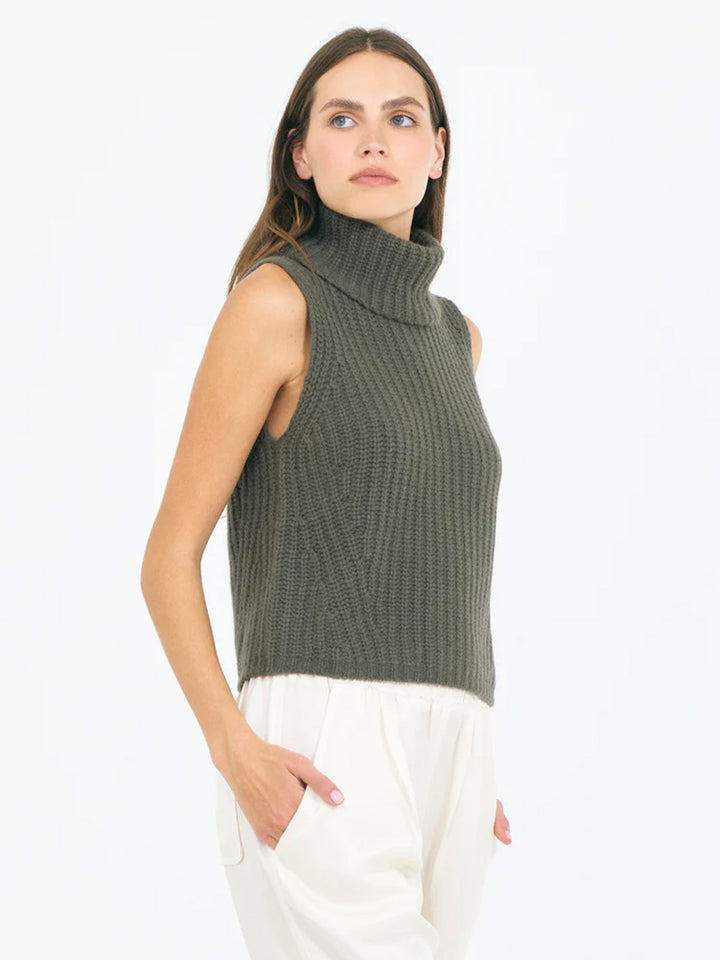 Polly Cashmere Vest in Fur