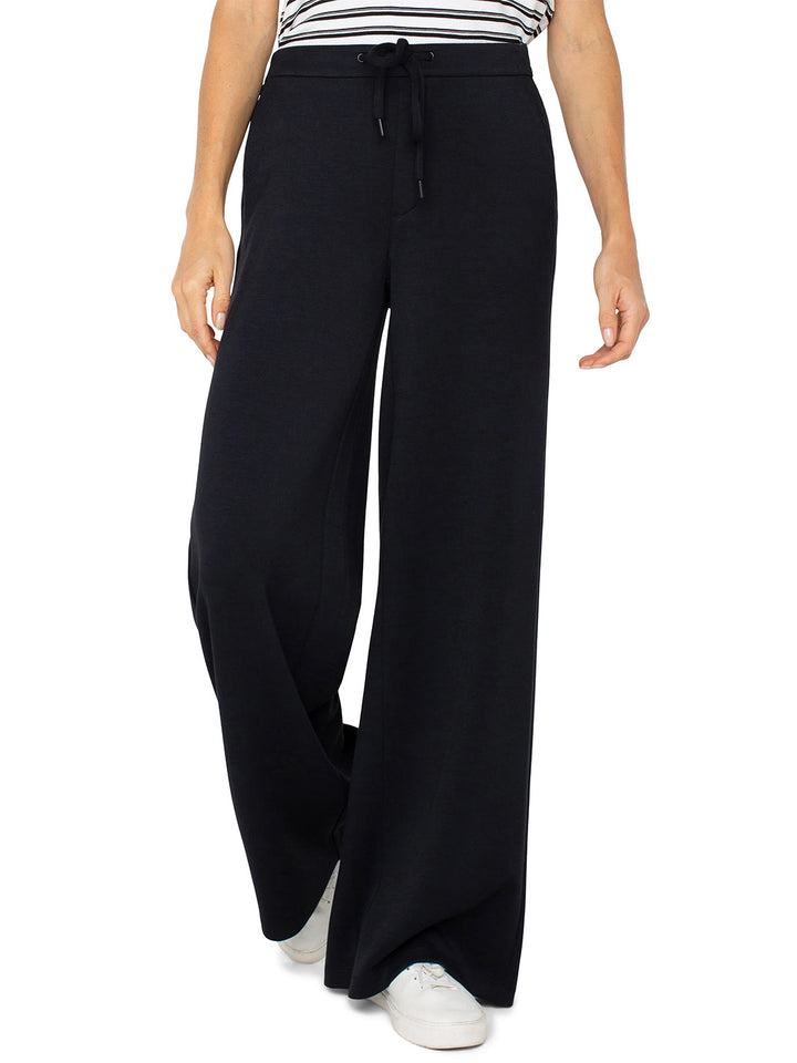 Pull-On Wide Leg Pant in Black