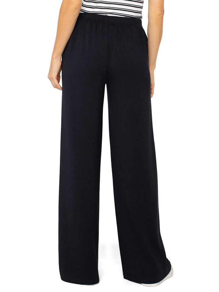 Pull-On Wide Leg Pant in Black