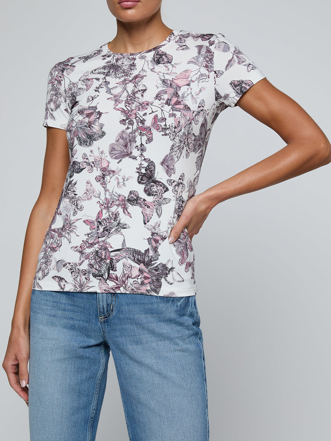 Ressi Fitted Tee in Vintage White w/Butterflies