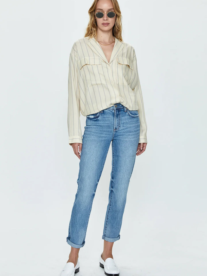 Riley Mid Rise Relaxed Girlfriend Jean in Hilltop Vintage