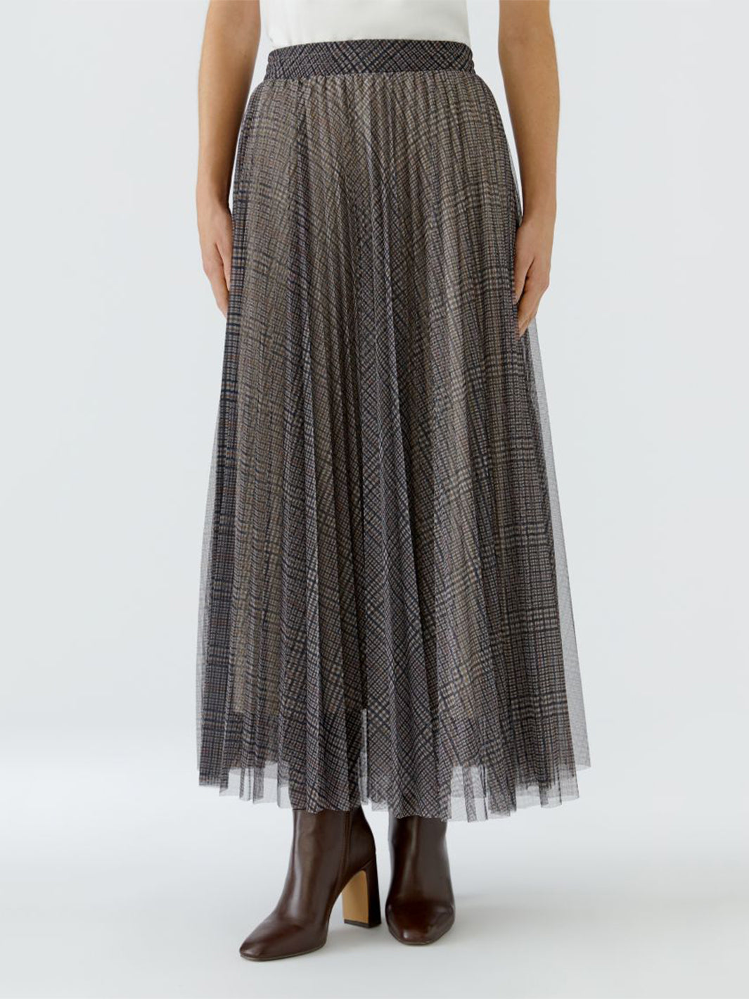 Pleated Skirt in Off White Brown