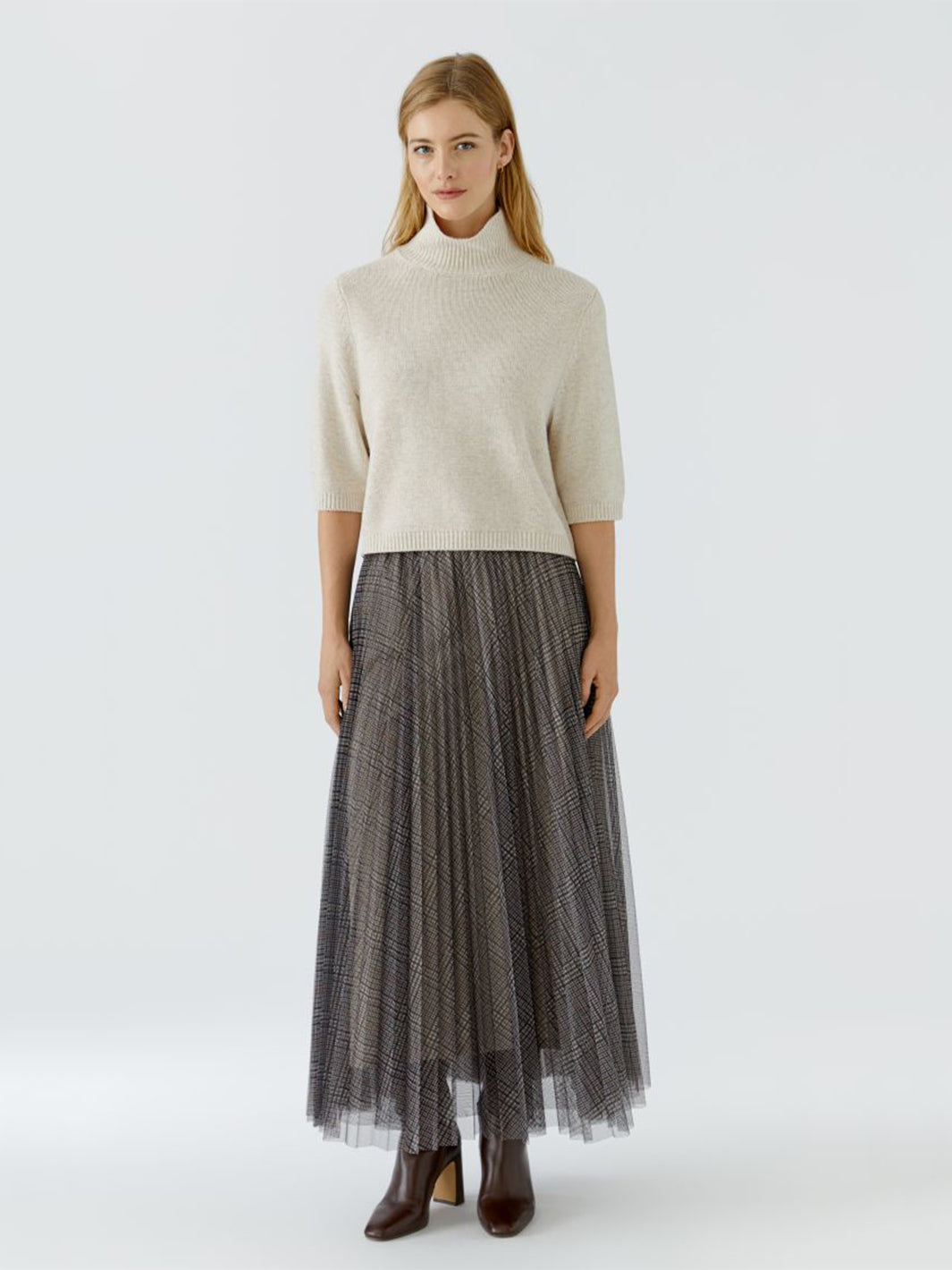 Pleated Skirt in Off White Brown