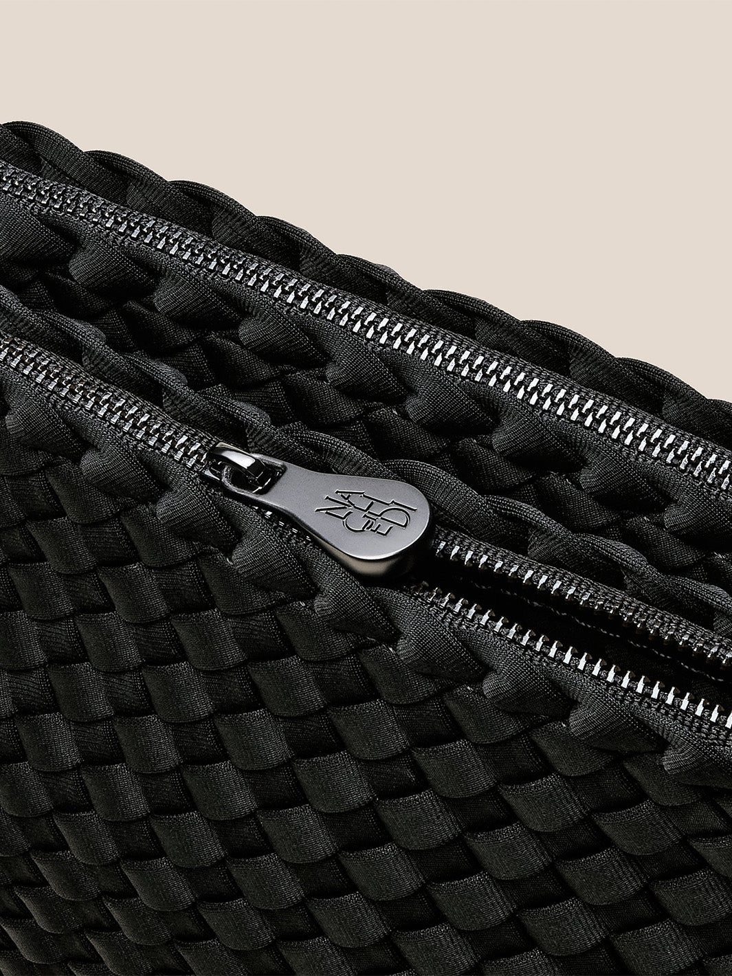 Soho Medium Envelope in Onyx