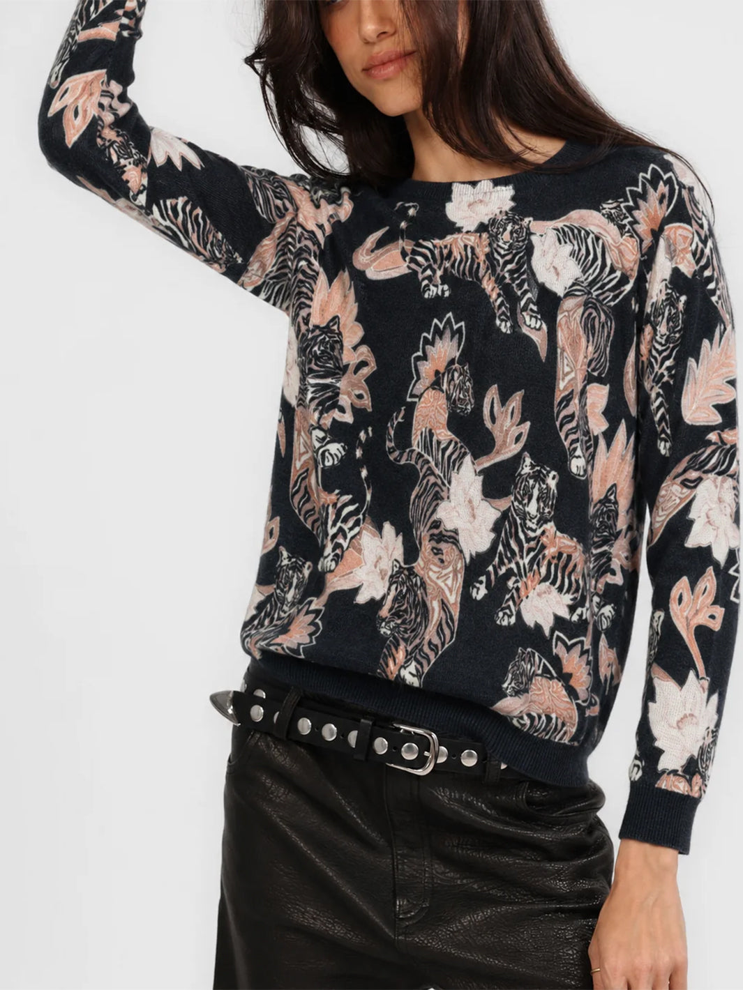 Cashmere Sweater in Lotus Tiger Black