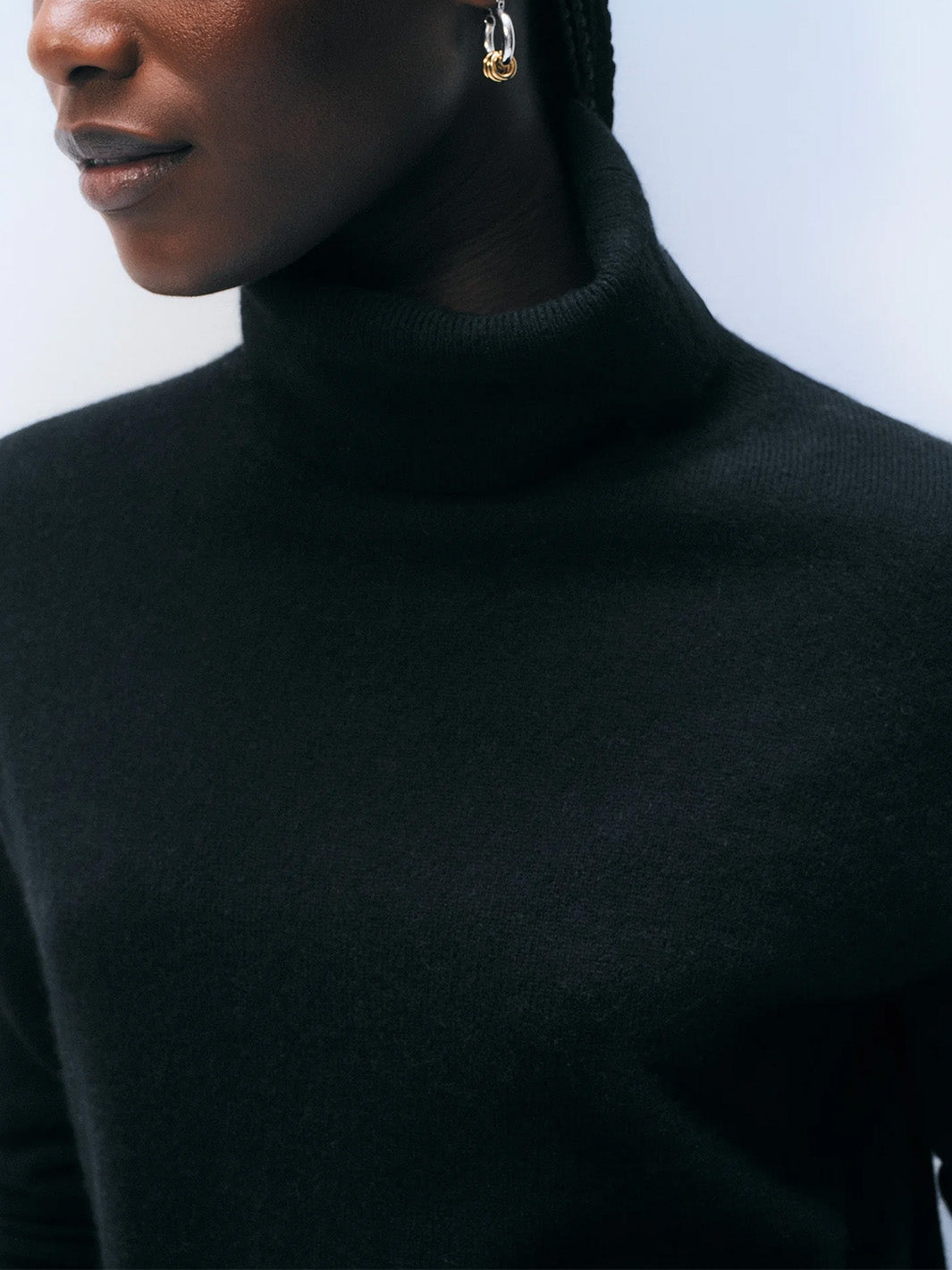 Cashmere Turtleneck in Black