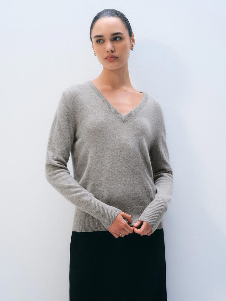 Cashmere V-Neck Sweater in Grey Heather