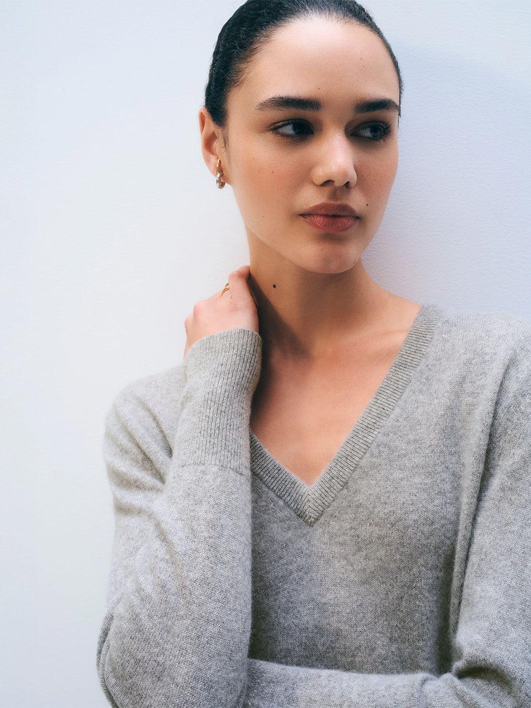 Cashmere V-Neck Sweater in Grey Heather