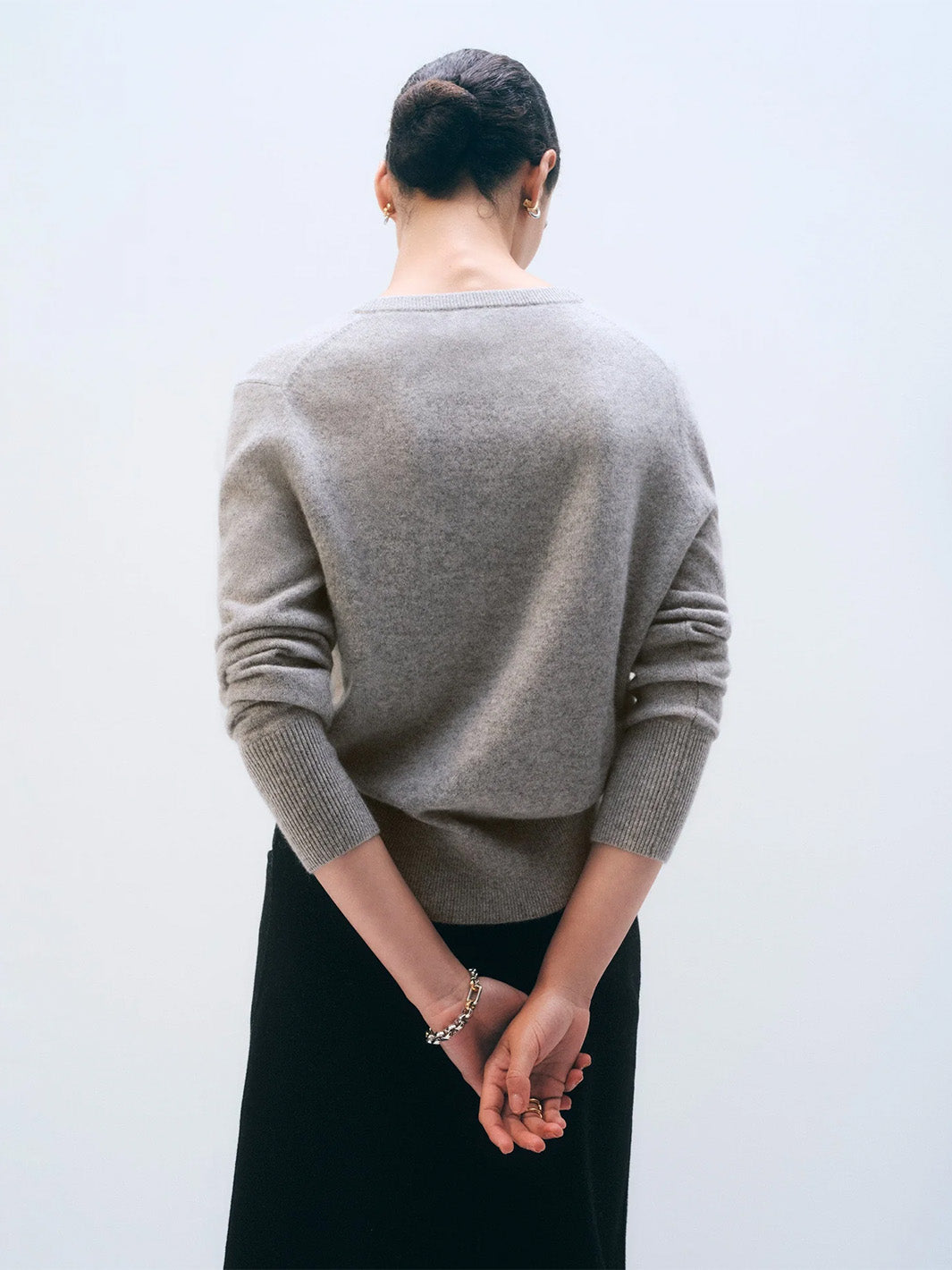 Cashmere V-Neck Sweater in Grey Heather