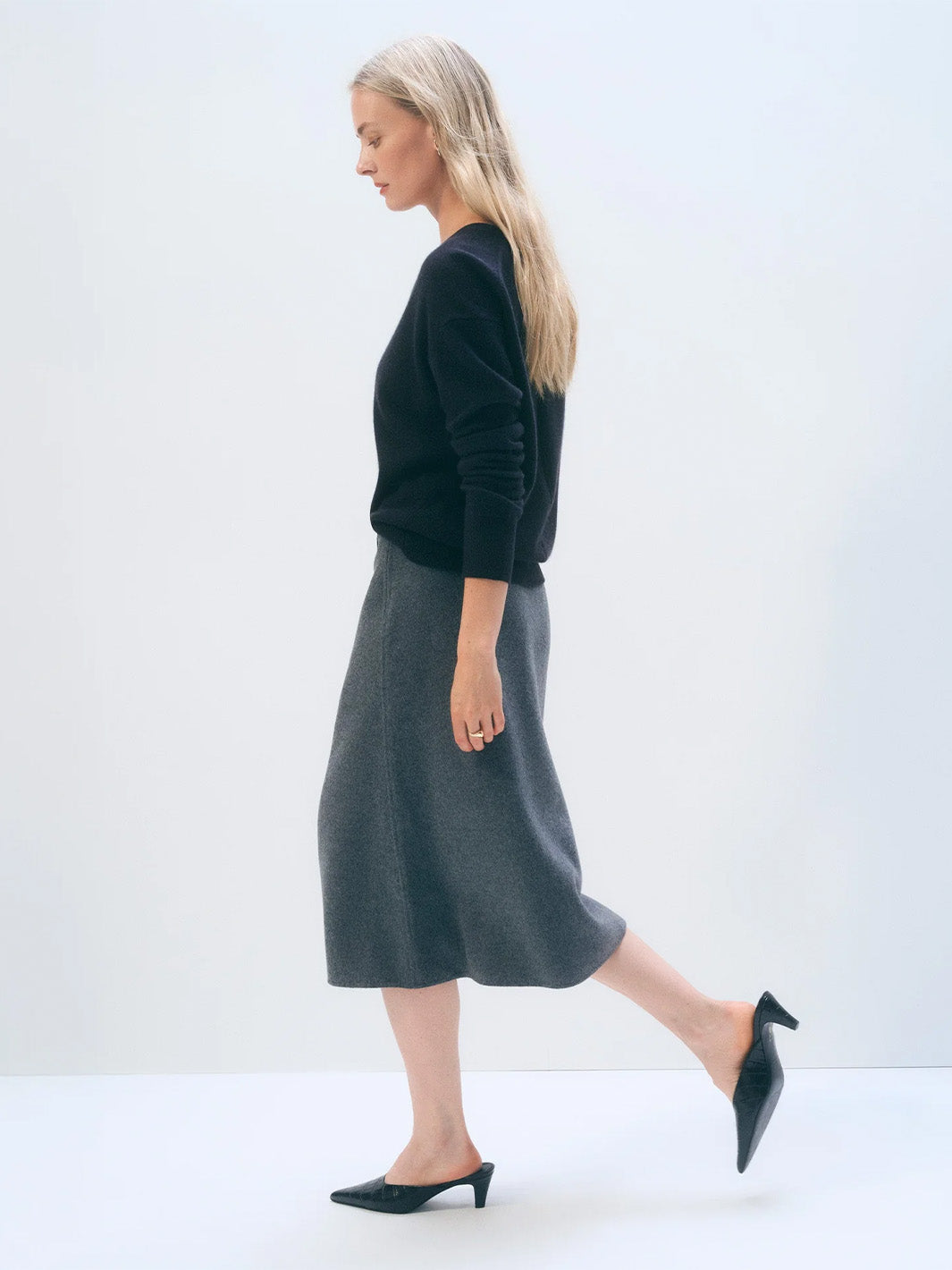 Cashmere V-Neck Sweater in Deep Navy