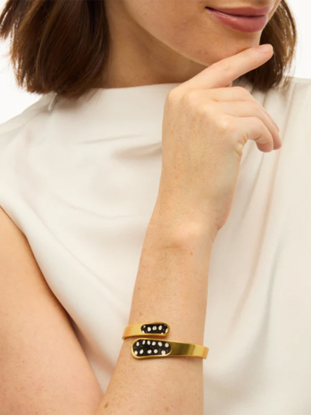 Victoria Bezel Hinge Cuff
