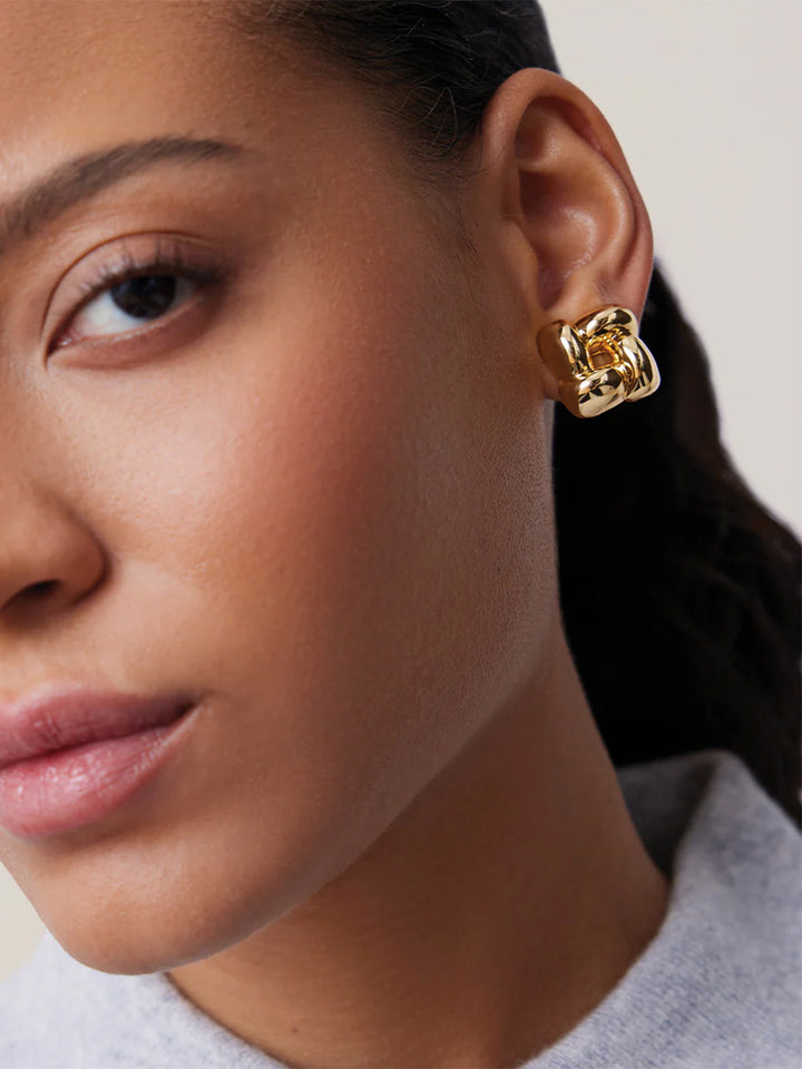 Small Woven Square Earrings in Gold